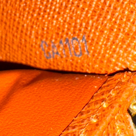 Louis Vuitton's Zippy Organizer Wallet - Picture 5 of 12